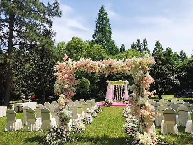 草坪婚礼现场