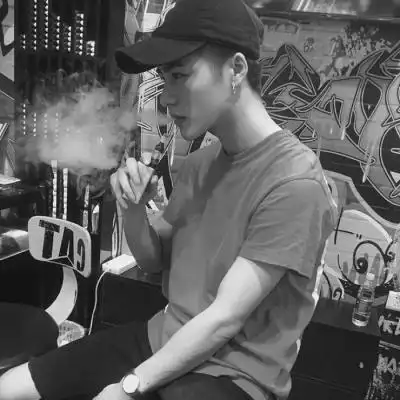 微信头像男生成熟稳重川水往事