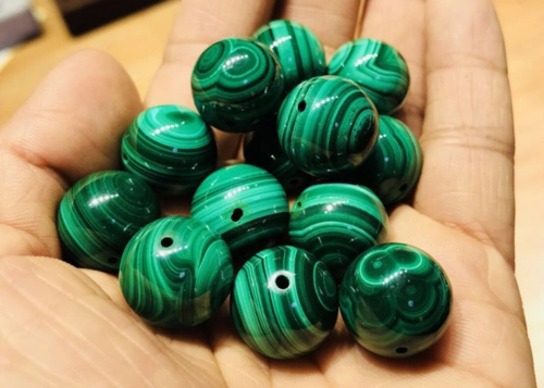 孔雀石如何鉴别真假,孔雀石的分为哪几种类型等级?