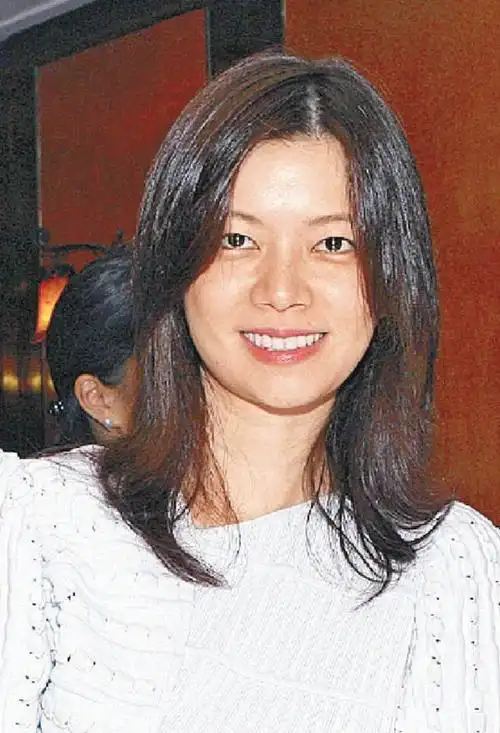 周星驰旧爱于文凤注册结婚嫁65岁银行第三代后人廖骏伦