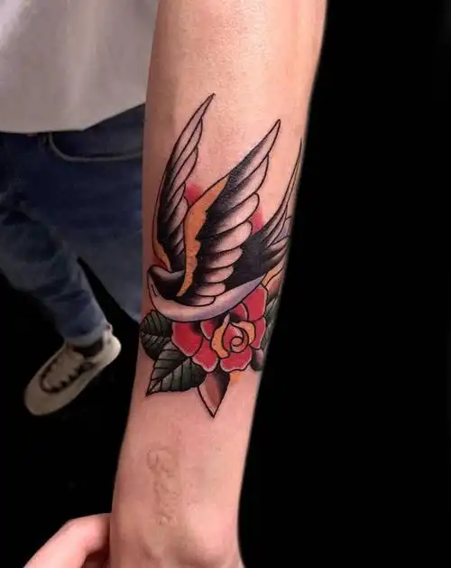 燕子纹身图片_手臂纹身图案