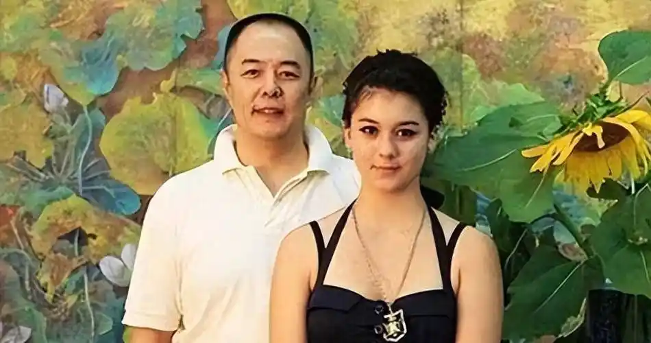 张铁林在拍《女巡按》的时候,爱上了女大学生侯俊杰.