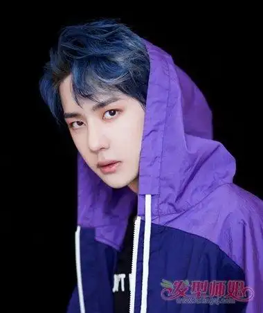 男生偏分蓝色烫 卷发发型