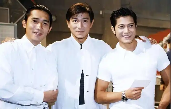 年轻时帅炸天,老了却满脸皱纹的8位港星,个个不愿做"蜡像人"