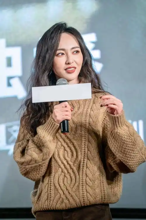 换了新发型,穿毛衣 阔腿裤高级洋气_感觉_显得_大地