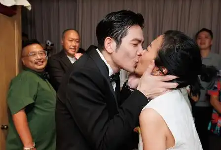 36岁萧敬腾已筹备婚礼!51岁经纪人娇妻全程操办,无视14岁年龄差-看川