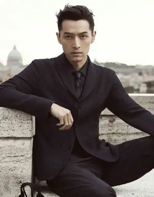 男人40岁后"发型决定气质",这3种发型建议避开,会显老显油腻_男性