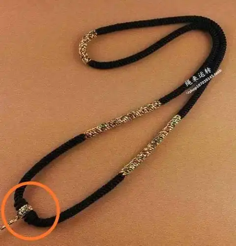 图中圆形玉米结项链如何收尾?头8根尾8根,里面应该16根线吧?