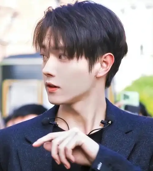 长相清秀,出道前女友都是网红,被于正力捧砸资源,许凯命太好