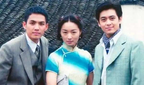 当初出道时林志颖,钟汉良和范晓萱分别被称为"小旋风","小太阳"和"小