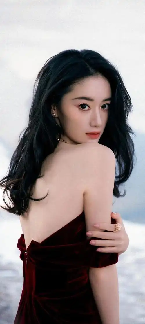 郭晓婷是一位中国内地的女演员,她拥有甜美的笑容和清新的气质,成为了