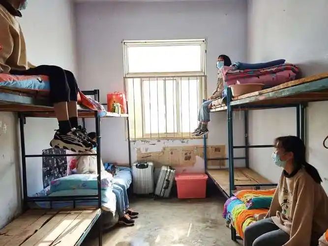 女生宿舍.