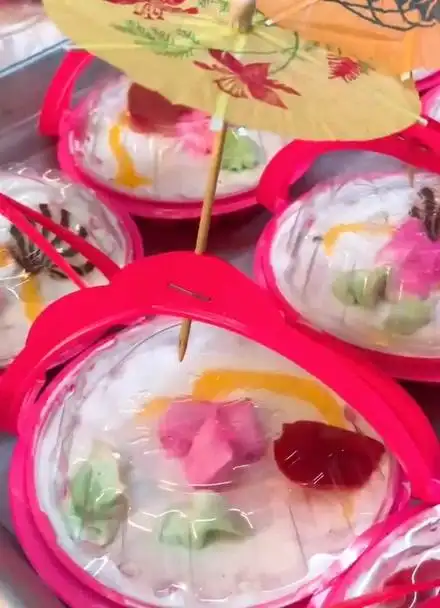 小时候的蛋糕长大以后怀念的不是这把小雨伞而是那时一块钱的奢侈和