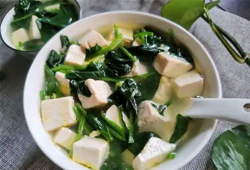 菠菜豆腐汤的正确做法不要把菠菜直接下锅煮很多人都做错了