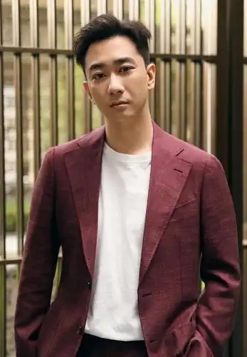 《三十而已》男团中最奇特的存在,王自健演的小张主任火出圈了