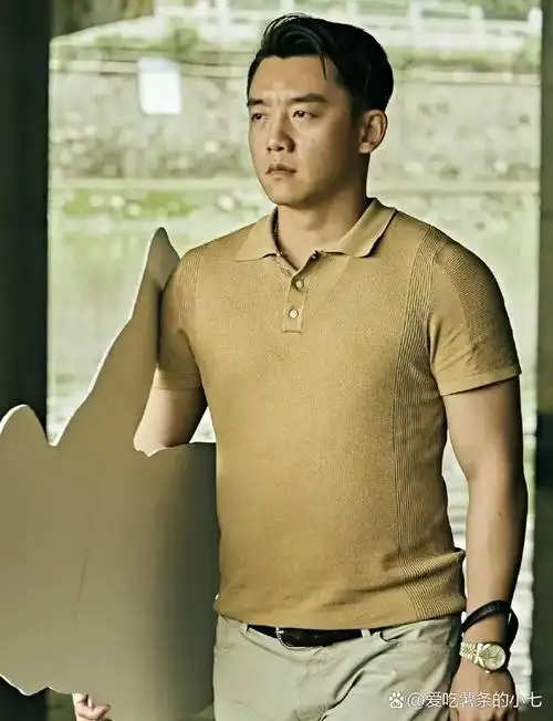 郑恺两个月增肥40斤.记者问他:"你每天一顿吃多少饭量?