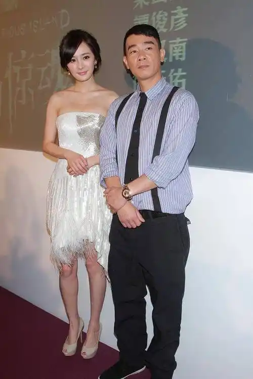 胸围是腰围的两倍吉娜的紧身造型再度引起路人围观