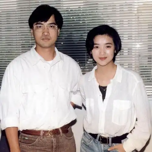 一代女神吴倩莲和初恋摆地摊与庹宗华相恋12年41岁才做妈妈