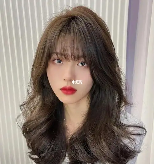 蓬松饱满气墊烫中发锁骨发烫发发型