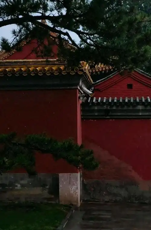 太庙,2元门票可以进入,很多人在这里拍古装照.