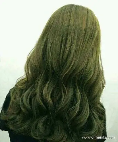 想要低调又显年轻 这款闷青色染发你可以尝试