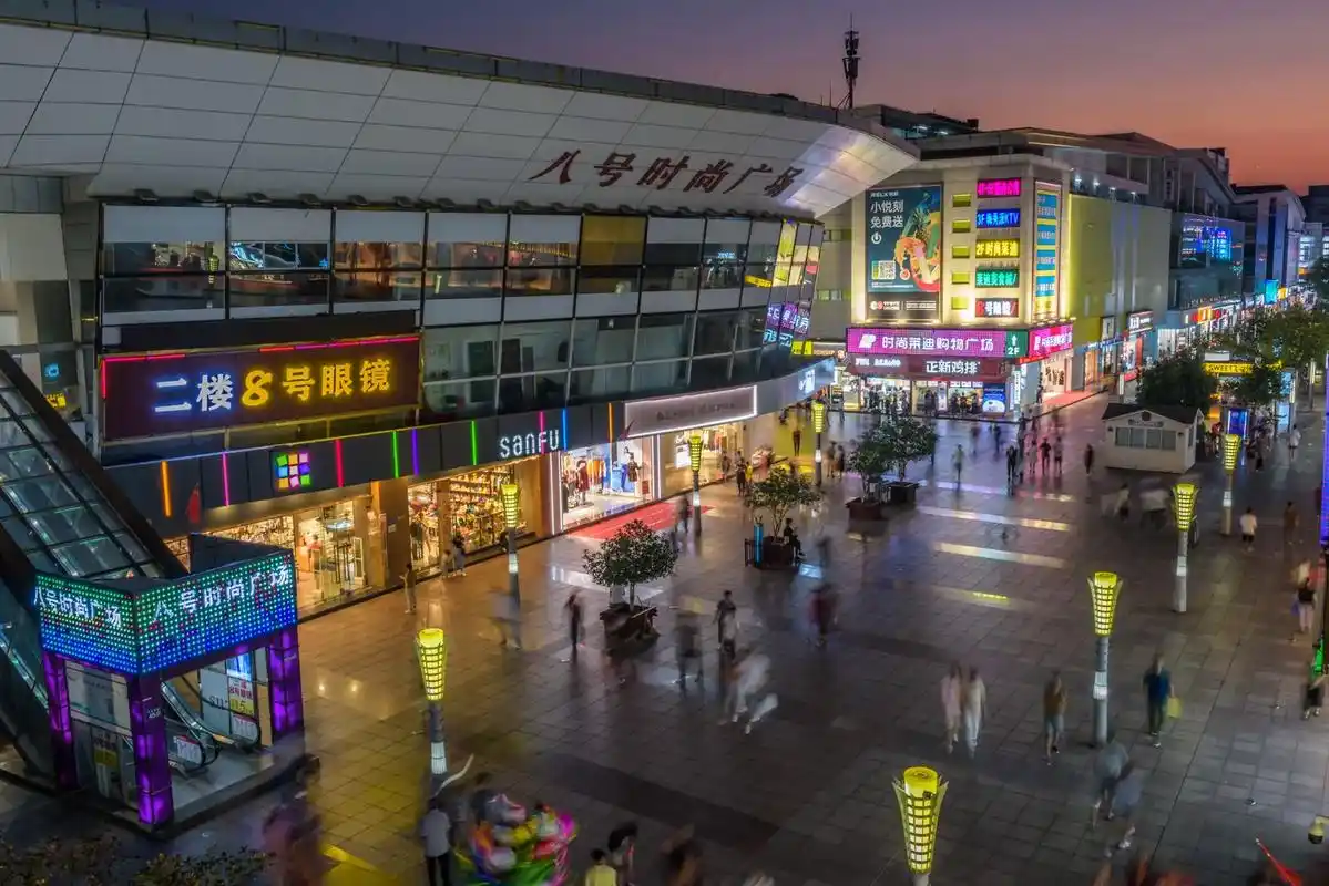 图文伙伴计划 《国庆节的方塔东街夜景》 摄于江苏省常熟市琴 - 抖音