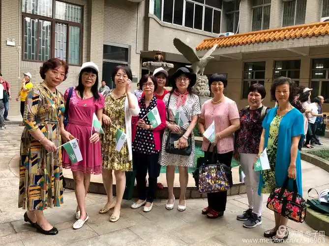 部分女同学们的合影