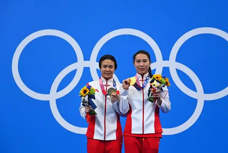 东京奥运会允许运动员在领奖台短暂摘口罩_凤凰网