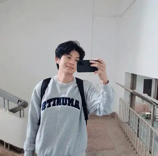 一个丑得不明显的男的