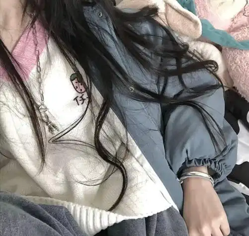 好看的头像女生不露脸头像穿小短裙 - 个性头像图片!