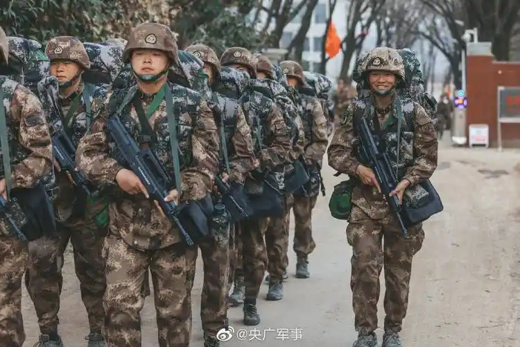 出征战略支援部队新兵首次野营拉练