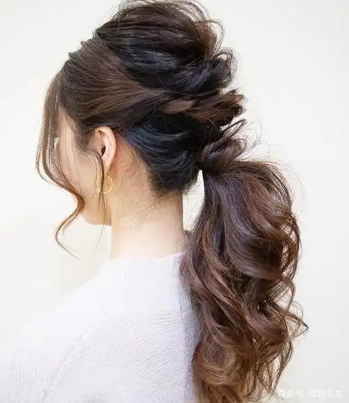 当下特别流行的几款扎发发型,简单精致又减龄