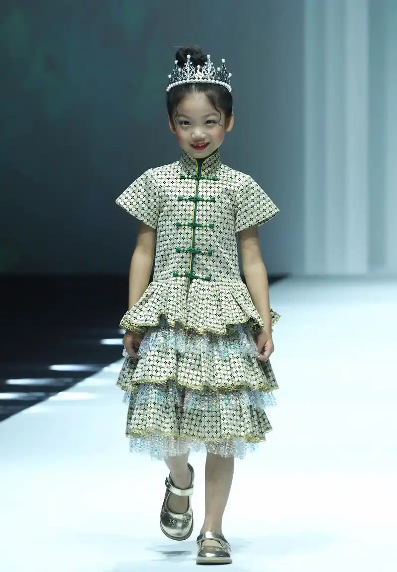 2021春夏上海时装周上演童装秀