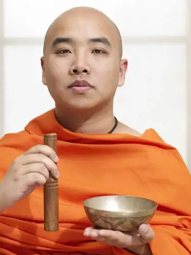 和尚,竖图,室内,白天,正面,亚洲,仅一个男性,仅一个人,仅一个中年男性