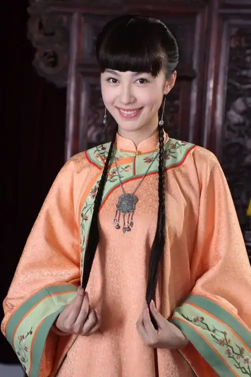 我好喜欢李菲儿锁清秋时候的颜啊,现在真的……她为什么不找个好点的