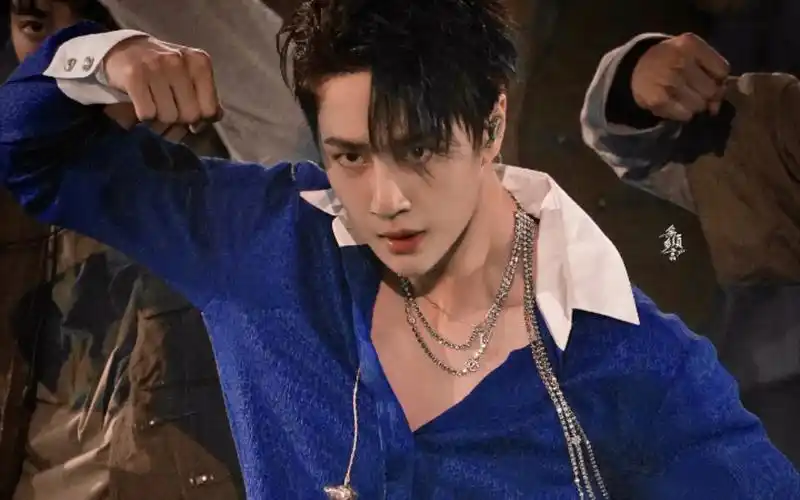 王一博717无感一键变装舞台正式版彩排版