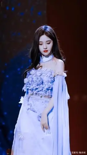 万人迷女神,鞠婧祎,一个唱歌动听,长相清纯的绝色美少女