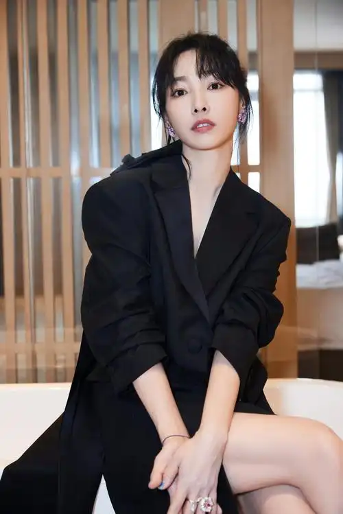 白百何写真,简约温婉,优雅慵懒, 松弛有度,自由随性-爱读书