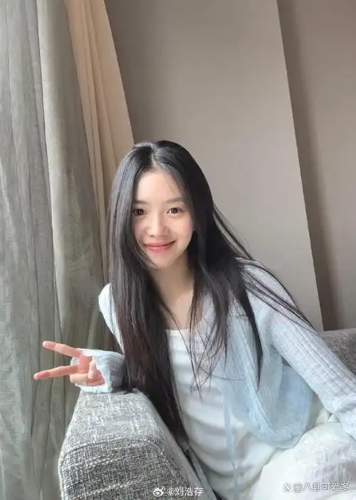 刘浩存自拍小合集素颜清纯可爱