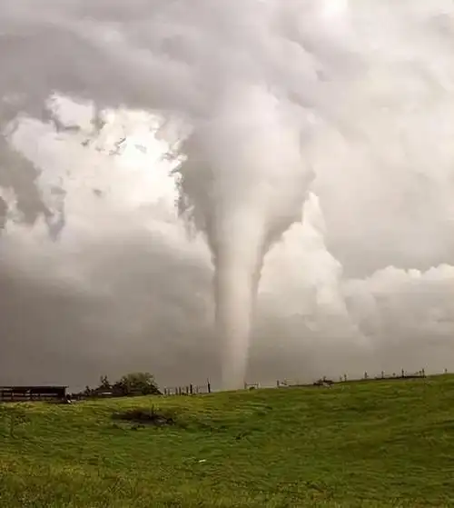 江苏两地遭龙卷风袭击致10死多伤人类目前能控制龙卷风吗