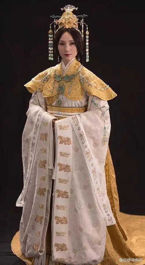 袁泉的姜王后形象大气端庄,服饰不必过于华丽