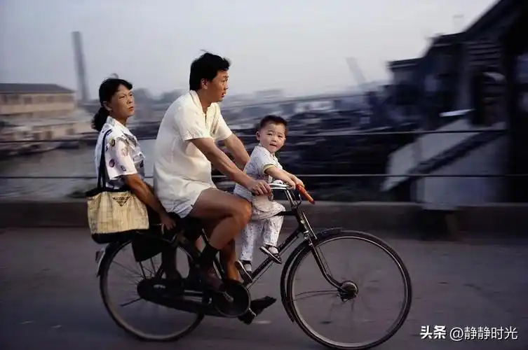 老照片:法国人镜头下90年代的中国 – 爱读书