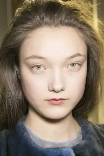 有哪些脸大却仍然很美丽的女性?