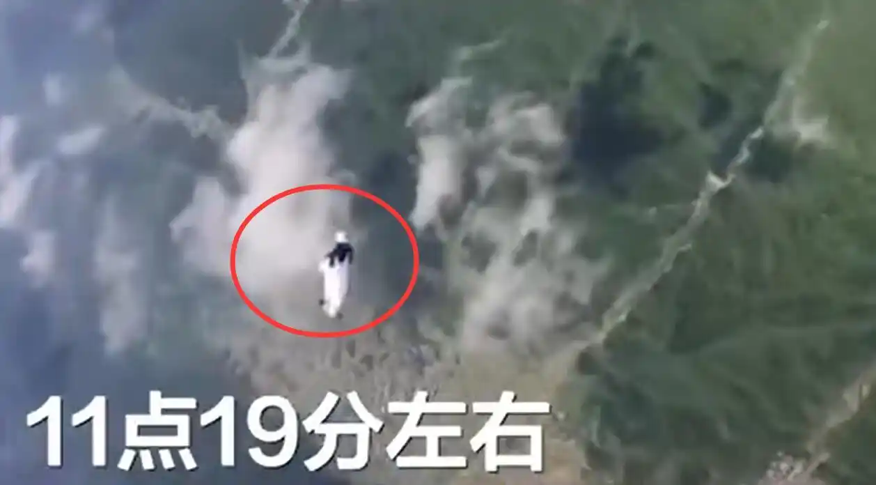 翼装飞行女尸体找到当地人狮子大开口索要30万带路费