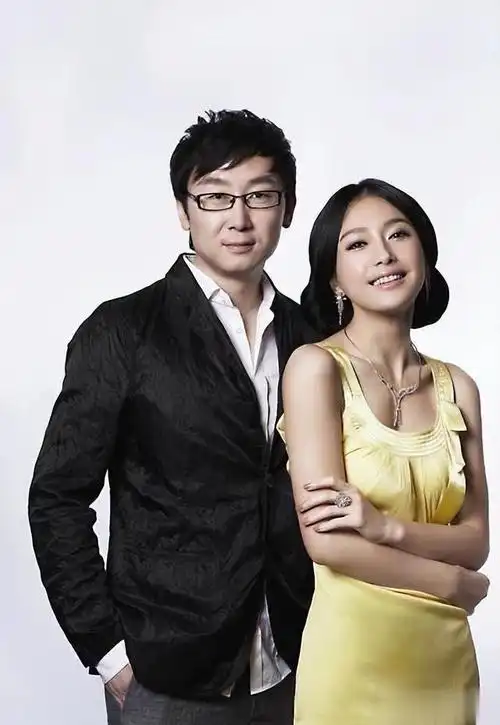 44岁秦岚不结婚不生子,与小9岁小鲜肉热恋,凭什么活得这么爽?