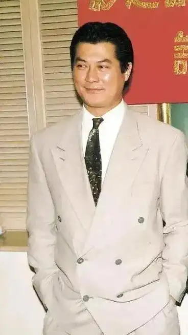 他是向华强最害怕的人,谢贤叫他大哥,张学友还成了他女婿