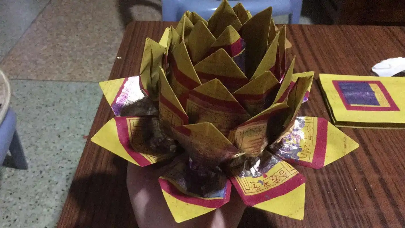 折金纸 折莲花教程,自己暂停看,非常简单#莲花折纸 - 抖音