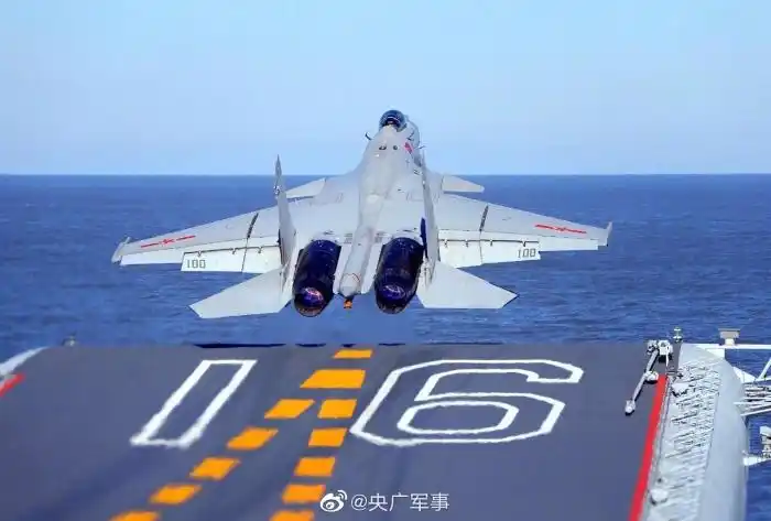 祝人民海军航空兵70岁生日快乐