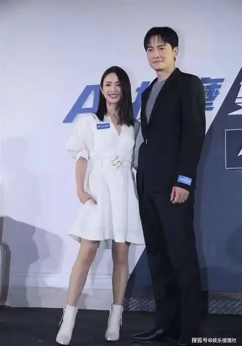 原创林依晨郑元畅同框直言对黄子佼事件无法接受但会劝他好好面对