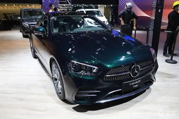 2021广州车展实拍图解奔驰e260轿跑敞篷